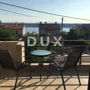 CRIKVENICA, JADRANOVO - lijepa kuća s pet apartmana