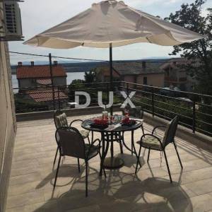 CRIKVENICA, JADRANOVO - lijepa kuća s pet apartmana