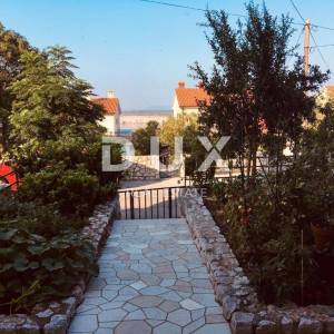 CRIKVENICA, JADRANOVO - lijepa kuća s pet apartmana