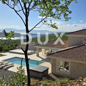 CRIKVENICA, JADRANOVO - Luksuzna kamena villa s grijanim bazenom 