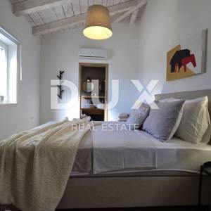 CRIKVENICA, JADRANOVO - Luksuzna kamena villa s grijanim bazenom 