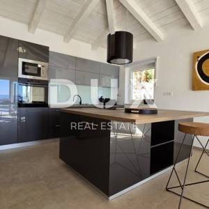 CRIKVENICA, JADRANOVO - Luksuzna kamena villa s grijanim bazenom 