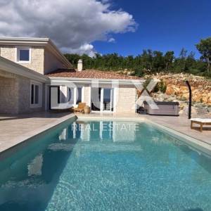 CRIKVENICA, JADRANOVO - Luksuzna kamena villa s grijanim bazenom 
