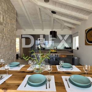 CRIKVENICA, JADRANOVO - Luksuzna kamena villa s grijanim bazenom 
