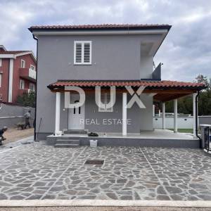 CRIKVENICA, JADRANOVO - Luksuzna dvojna vila s bazenom!