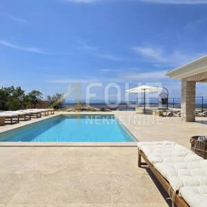 Crikvenica, Jadranovo, novogradnja, rustikalna vila s bazenom