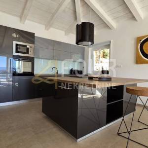 Crikvenica, Jadranovo, novogradnja, rustikalna vila s bazenom