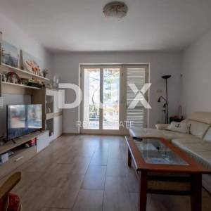 CRIKVENICA, JADRANOVO - Predivan stan udaljen 120 m od mora