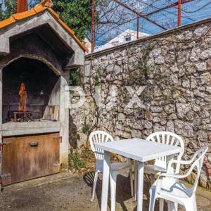 CRIKVENICA, JADRANOVO - predivna samostojeća kuća s sedam stanova