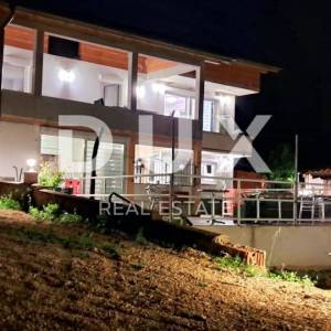CRIKVENICA, JADRANOVO - samostojeća kuća 210 m2