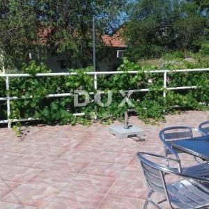 CRIKVENICA, JADRANOVO - samostojeća kuća 210 m2