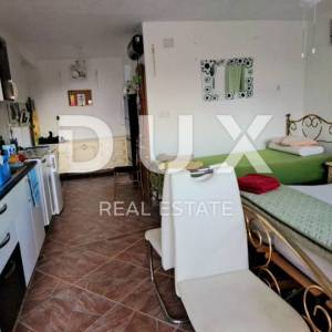 CRIKVENICA, JADRANOVO - samostojeća kuća 210 m2