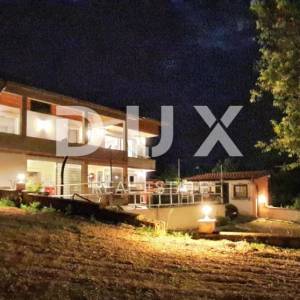 CRIKVENICA, JADRANOVO - samostojeća kuća 210 m2