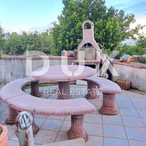 CRIKVENICA, JADRANOVO - samostojeća kuća 210 m2