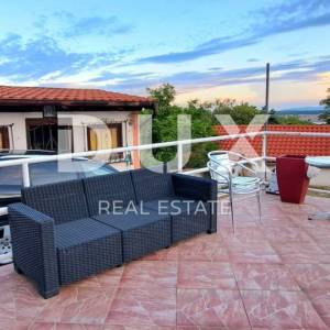 CRIKVENICA, JADRANOVO - samostojeća kuća 210 m2