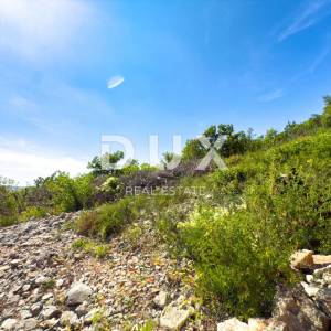 CRIKVENICA, JADRANOVO - teren 200m od mora s panoramskim pogledom