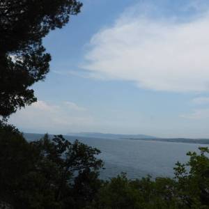 CRIKVENICA - KAČJAK - građevinski teren (4000m2) 1. RED DO MORA za boutique hotel / hotel / stambenu zgradu – stanove / poslovn...