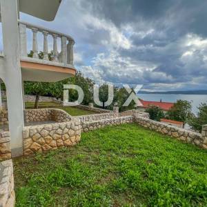 CRIKVENICA, KAČJAK - moćna vila od 800m2 drugi red do mora na zemljištu od 2000m2