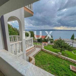 CRIKVENICA, KAČJAK - moćna vila od 800m2 drugi red do mora na zemljištu od 2000m2