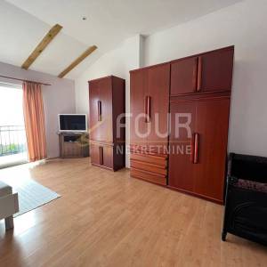 Crikvenica, kuća 450m2 s garažom i okućnicom