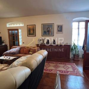 Crikvenica, kuća 450m2 s garažom i okućnicom