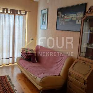 Crikvenica, kuća 450m2 s garažom i okućnicom