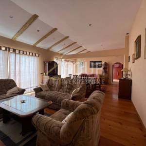 Crikvenica, kuća 450m2 s garažom i okućnicom