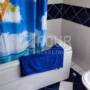 Crikvenica, kuća 450m2 s garažom i okućnicom