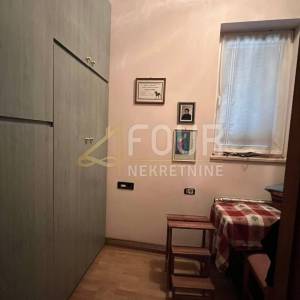Crikvenica, kuća 450m2 s garažom i okućnicom