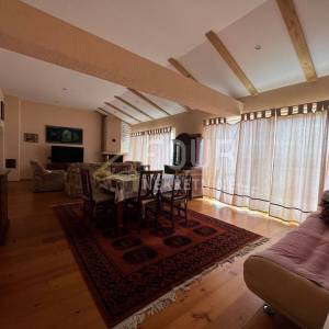 Crikvenica, kuća 450m2 s garažom i okućnicom