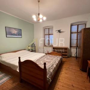 Crikvenica, kuća 450m2 s garažom i okućnicom