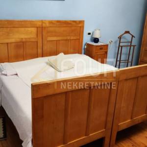 Crikvenica, kuća 450m2 s garažom i okućnicom
