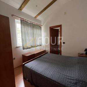 Crikvenica, kuća 450m2 s garažom i okućnicom