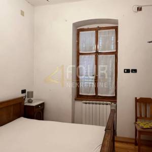 Crikvenica, kuća 450m2 s garažom i okućnicom