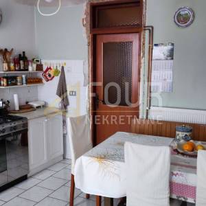 Crikvenica, kuća 450m2 s garažom i okućnicom