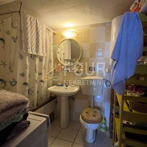 Crikvenica, kuća 450m2 s garažom i okućnicom