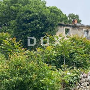 CRIKVENICA - kuća ruševina s pogledom na more + dvije dvorišne zgrade! PRILIKA!