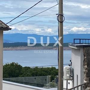 CRIKVENICA - kuća ruševina s pogledom na more + dvije dvorišne zgrade! PRILIKA!