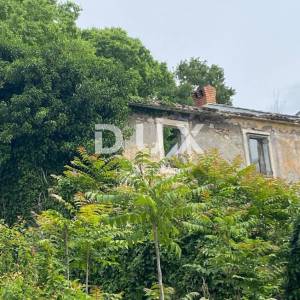 CRIKVENICA - kuća ruševina s pogledom na more + dvije dvorišne zgrade! PRILIKA!
