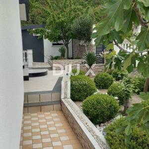 Crikvenica - Kuća s bazenom i lijepim pogledom na more
