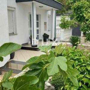 Crikvenica - Kuća s bazenom i lijepim pogledom na more