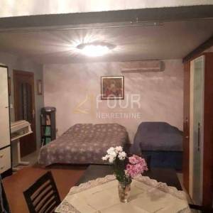 Crikvenica, kuća s dva stana 110m2, pogled na more