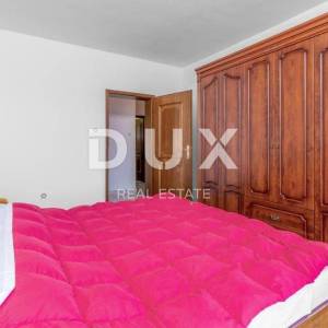 CRIKVENICA - Kuća s više apartmana  i pogledom na more
