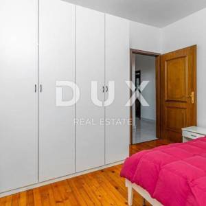CRIKVENICA - Kuća s više apartmana  i pogledom na more