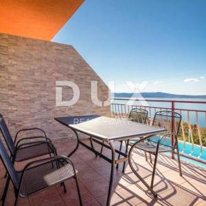 CRIKVENICA - Kuća s više apartmana  i pogledom na more