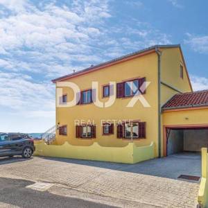 CRIKVENICA - Kuća s više apartmana  i pogledom na more