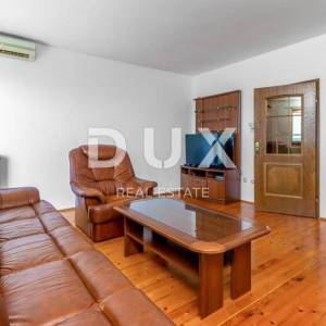 CRIKVENICA - Kuća s više apartmana  i pogledom na more