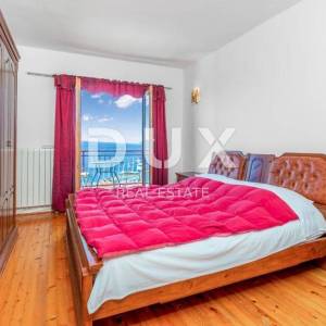 CRIKVENICA - Kuća s više apartmana  i pogledom na more