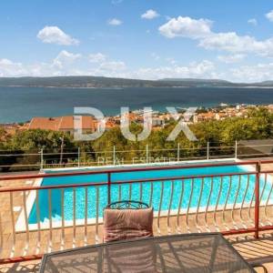 CRIKVENICA - Kuća s više apartmana  i pogledom na more