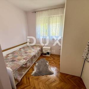 CRIKVENICA - Kuća u centru na 80 metara od mora! Prilika!